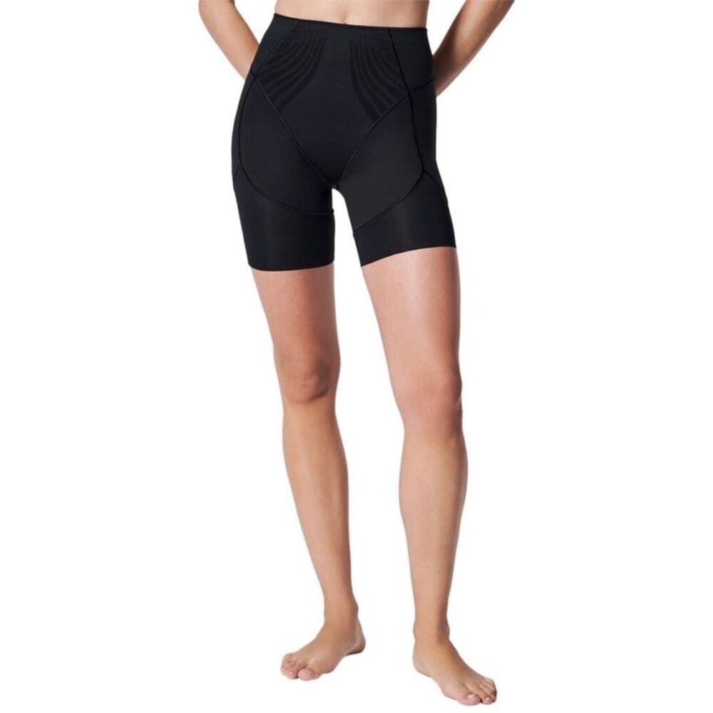 Spanx Haute Contour Short in Very Black